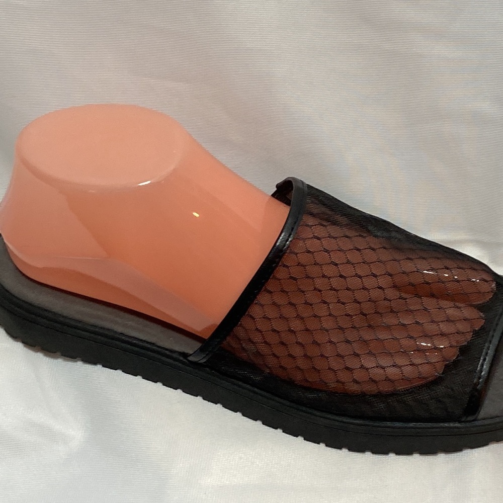 SLIP ON  SEXY SANDAL  A BEAUTIFUL SHEER   WOVEN SANDAL ALMOST NEW 💎